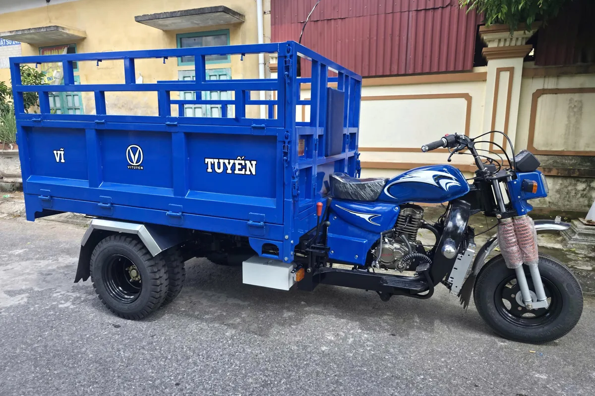 Xe 5 bánh Vĩ Tuyến 250cc lốp kép có ben